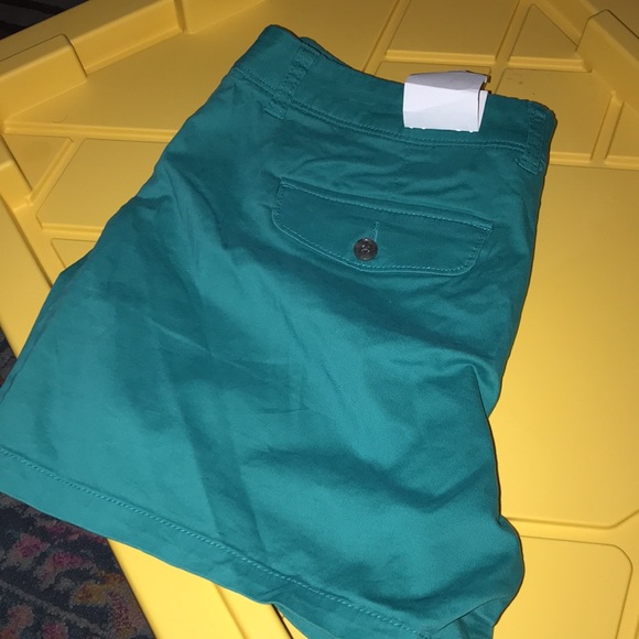 NWT Liz Claiborne Chino Shorts In Green Color sz 12 - Picture 5 of 8